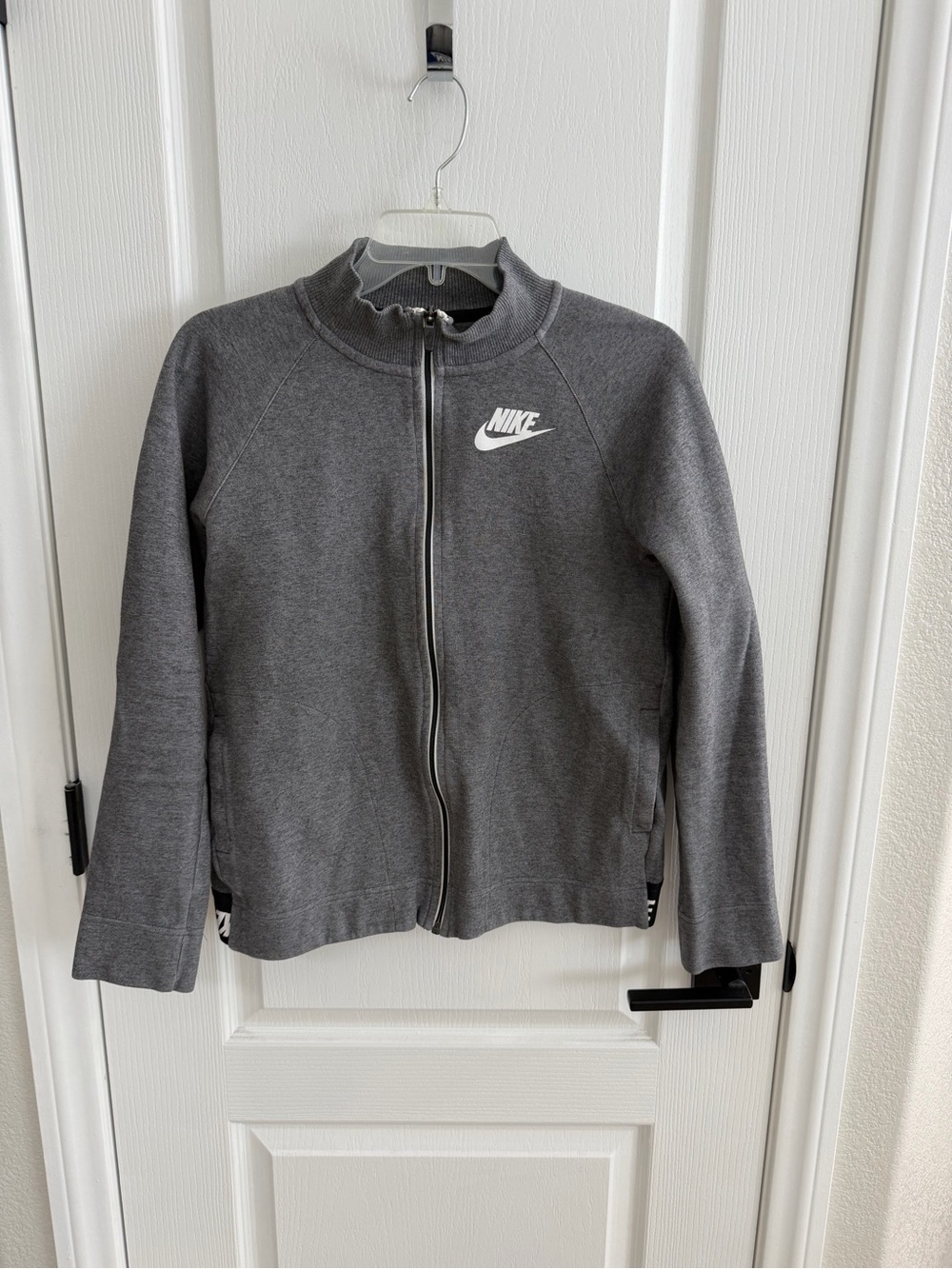 Nike Women's size S Gray Full-Zip Jacket